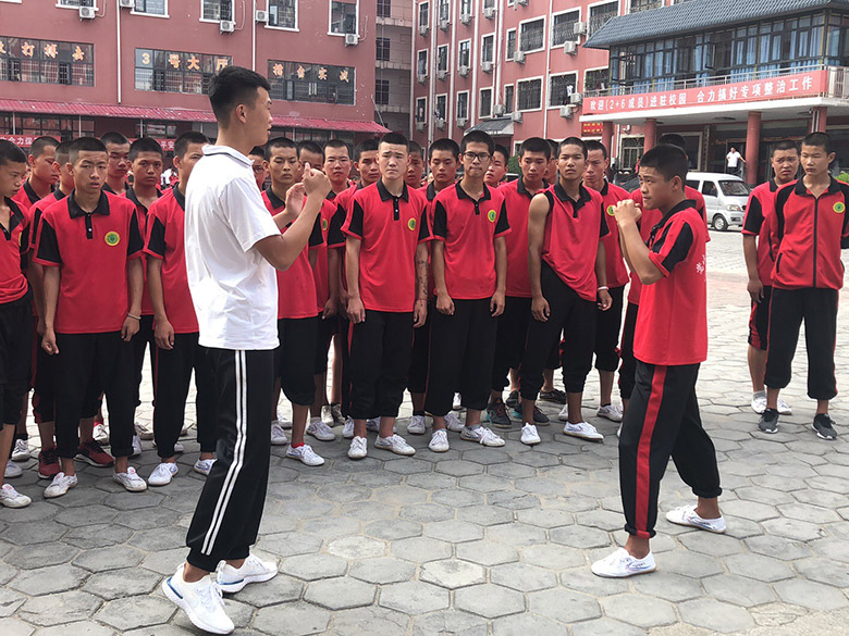 留校担任教练